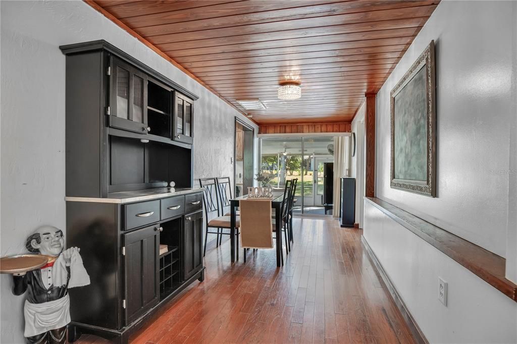 For Sale: $299,900 (3 beds, 1 baths, 1224 Square Feet)