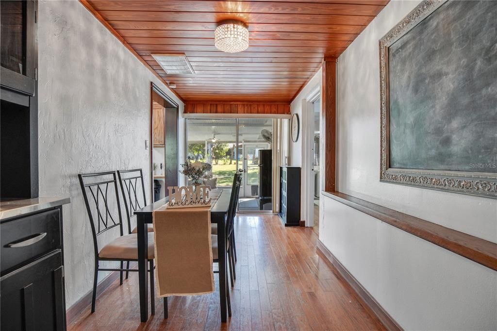 For Sale: $299,900 (3 beds, 1 baths, 1224 Square Feet)