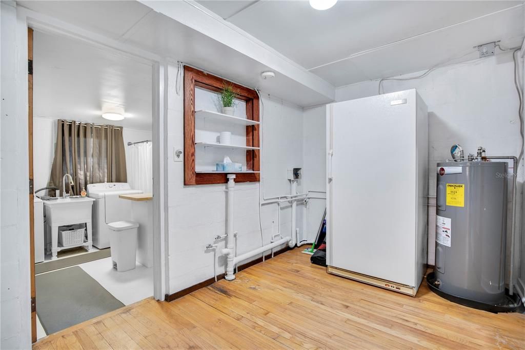 For Sale: $299,900 (3 beds, 1 baths, 1224 Square Feet)