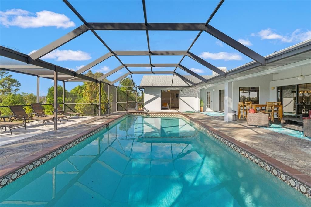 Под контрактом: $430,000 (3 спален, 2 ванн, 2316 Квадратных фут)