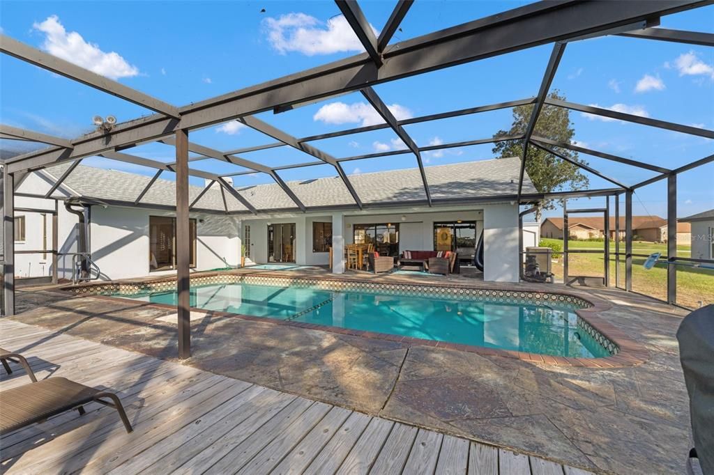 Под контрактом: $430,000 (3 спален, 2 ванн, 2316 Квадратных фут)