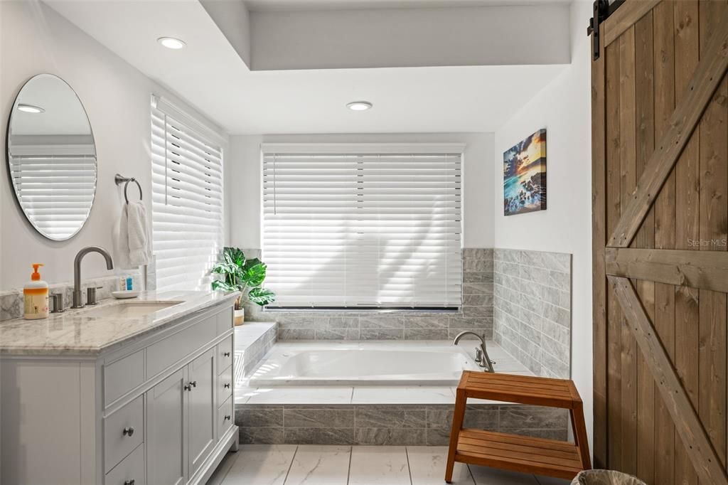 Под контрактом: $430,000 (3 спален, 2 ванн, 2316 Квадратных фут)