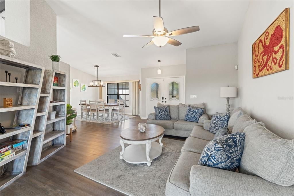 Под контрактом: $430,000 (3 спален, 2 ванн, 2316 Квадратных фут)