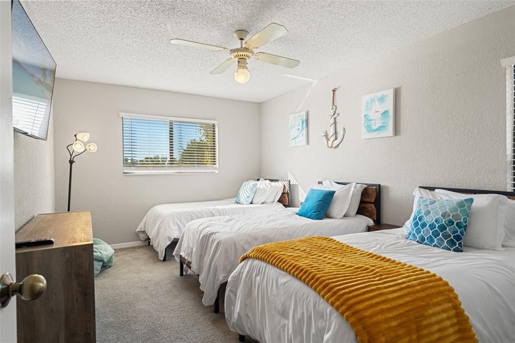 Под контрактом: $430,000 (3 спален, 2 ванн, 2316 Квадратных фут)