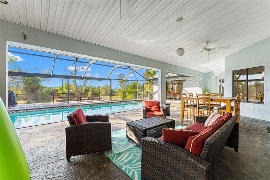 Под контрактом: $430,000 (3 спален, 2 ванн, 2316 Квадратных фут)