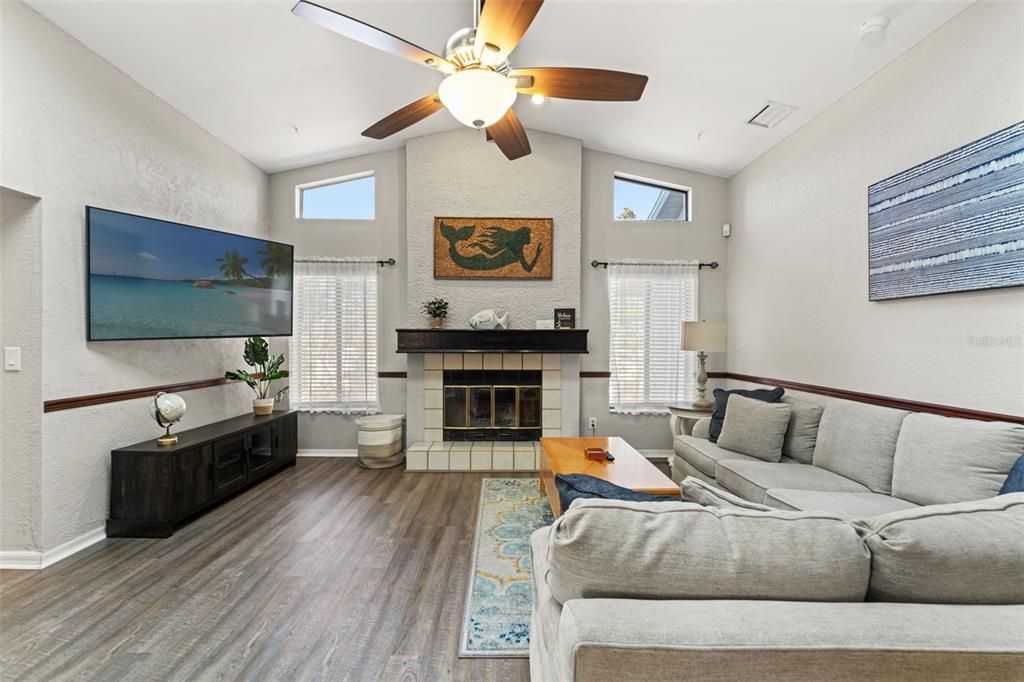 Под контрактом: $430,000 (3 спален, 2 ванн, 2316 Квадратных фут)