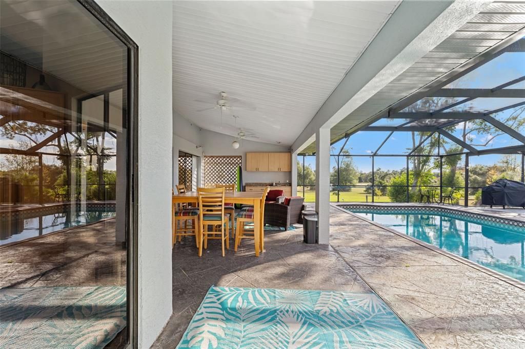 Под контрактом: $430,000 (3 спален, 2 ванн, 2316 Квадратных фут)