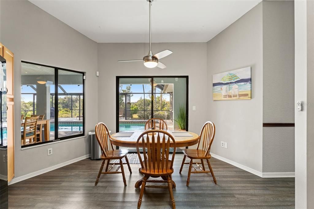 Под контрактом: $430,000 (3 спален, 2 ванн, 2316 Квадратных фут)