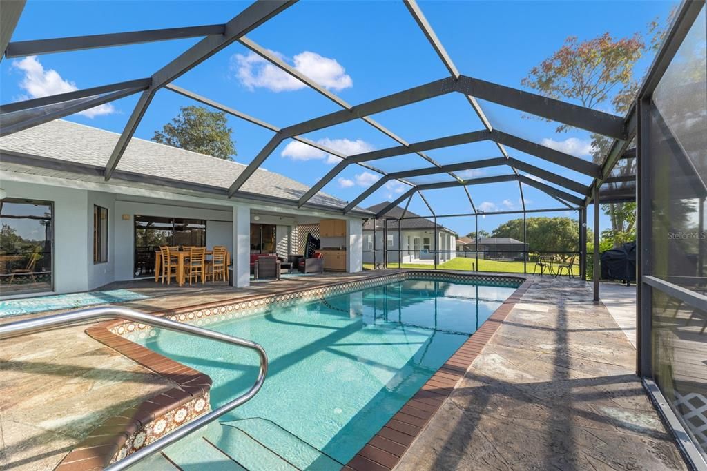 Под контрактом: $430,000 (3 спален, 2 ванн, 2316 Квадратных фут)