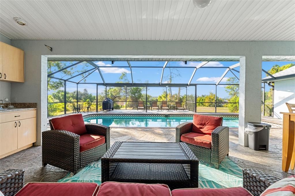 Под контрактом: $430,000 (3 спален, 2 ванн, 2316 Квадратных фут)