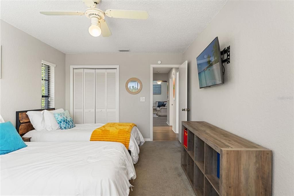 Под контрактом: $430,000 (3 спален, 2 ванн, 2316 Квадратных фут)