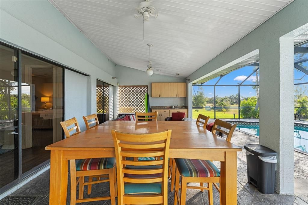 Под контрактом: $430,000 (3 спален, 2 ванн, 2316 Квадратных фут)