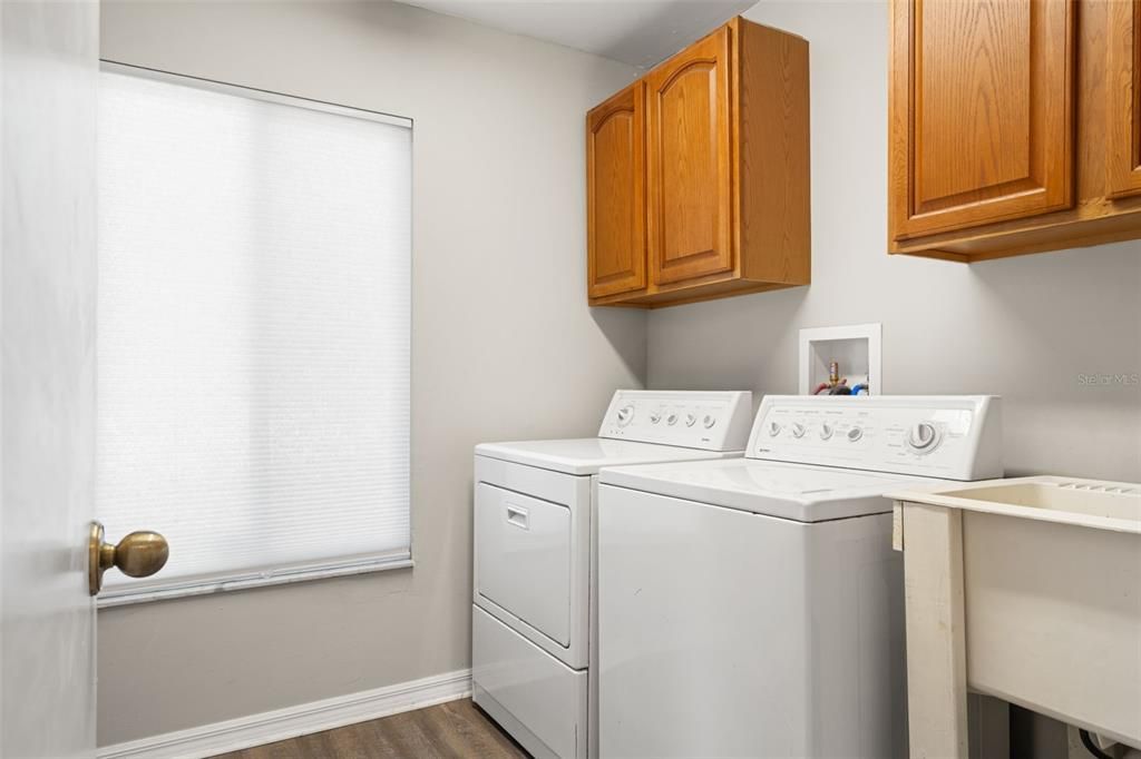 Под контрактом: $430,000 (3 спален, 2 ванн, 2316 Квадратных фут)