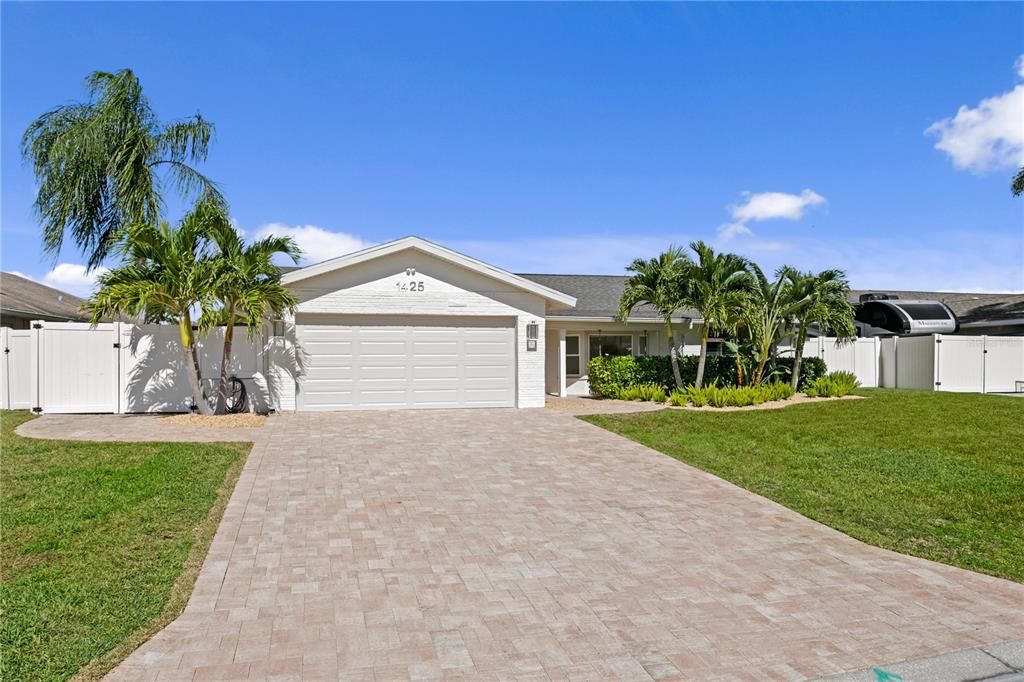 For Sale: $1,180,000 (3 beds, 2 baths, 1773 Square Feet)