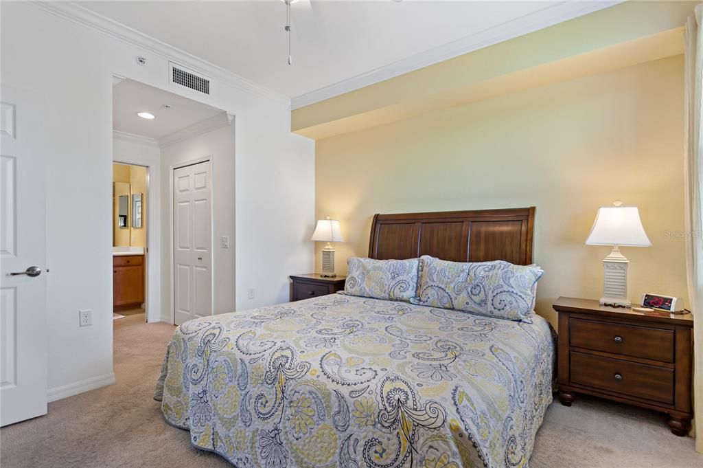 出租: $4,300 (2 贝兹, 2 浴室, 1297 平方英尺)