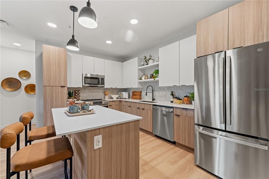 For Rent: $2,306 (2 beds, 2 baths, 1118 Square Feet)