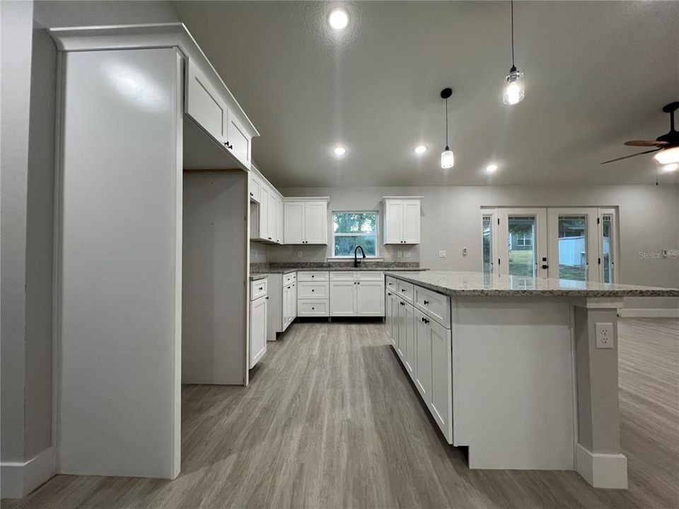 合同活跃: $324,900 (3 贝兹, 2 浴室, 1628 平方英尺)