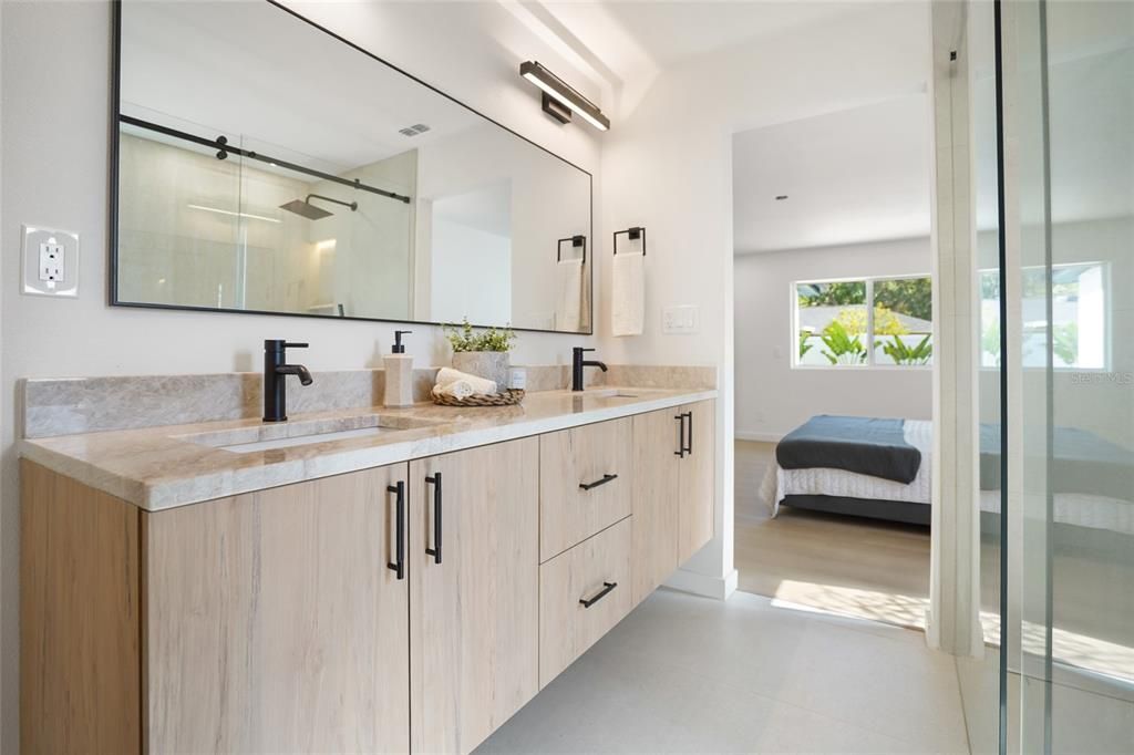 合同活跃: $699,000 (3 贝兹, 2 浴室, 1722 平方英尺)