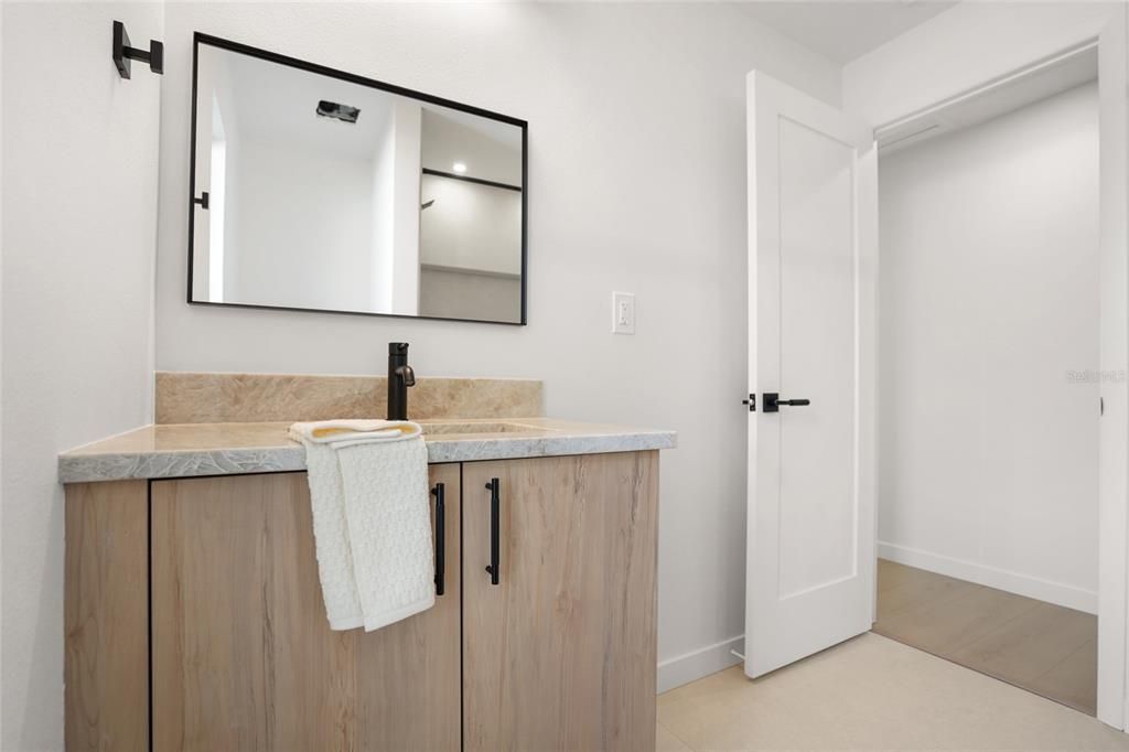 合同活跃: $699,000 (3 贝兹, 2 浴室, 1722 平方英尺)