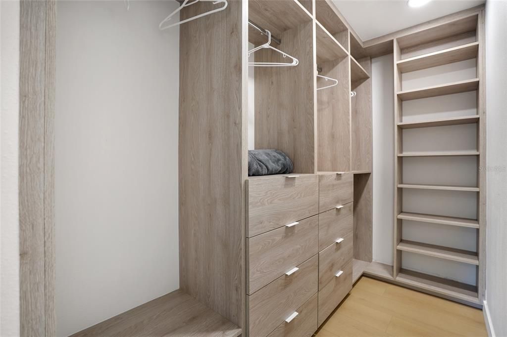 合同活跃: $699,000 (3 贝兹, 2 浴室, 1722 平方英尺)