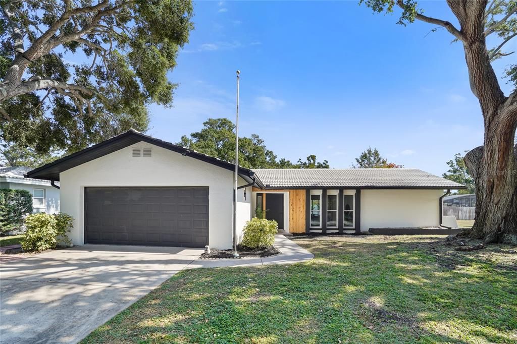 合同活跃: $699,000 (3 贝兹, 2 浴室, 1722 平方英尺)