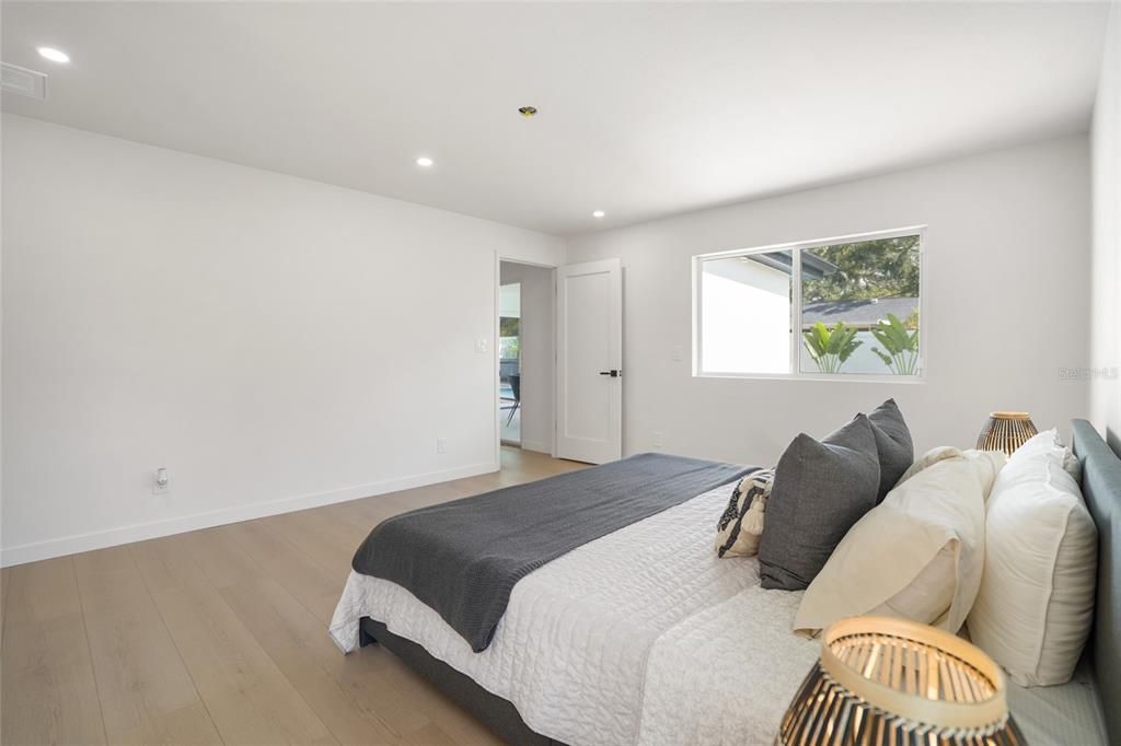 合同活跃: $699,000 (3 贝兹, 2 浴室, 1722 平方英尺)