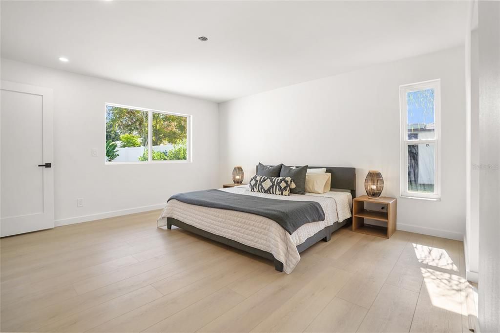 合同活跃: $699,000 (3 贝兹, 2 浴室, 1722 平方英尺)