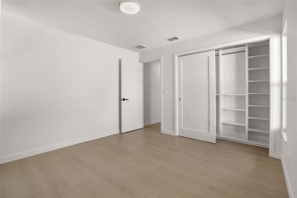 合同活跃: $699,000 (3 贝兹, 2 浴室, 1722 平方英尺)