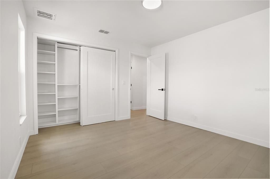 合同活跃: $699,000 (3 贝兹, 2 浴室, 1722 平方英尺)