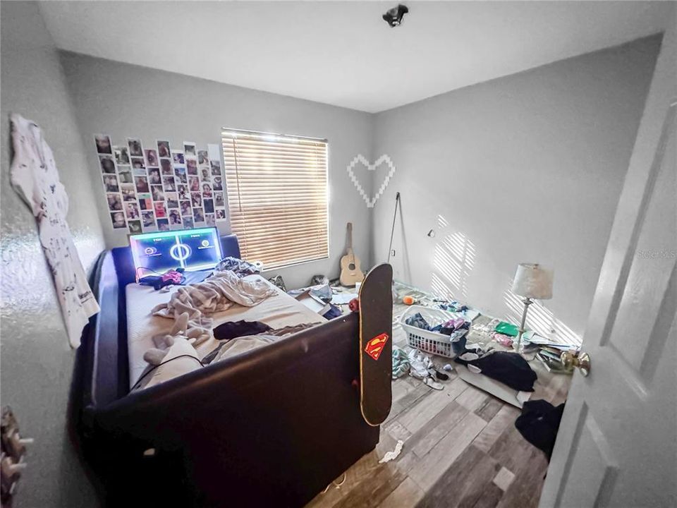 Activo con contrato: $245,000 (4 camas, 2 baños, 1514 Pies cuadrados)