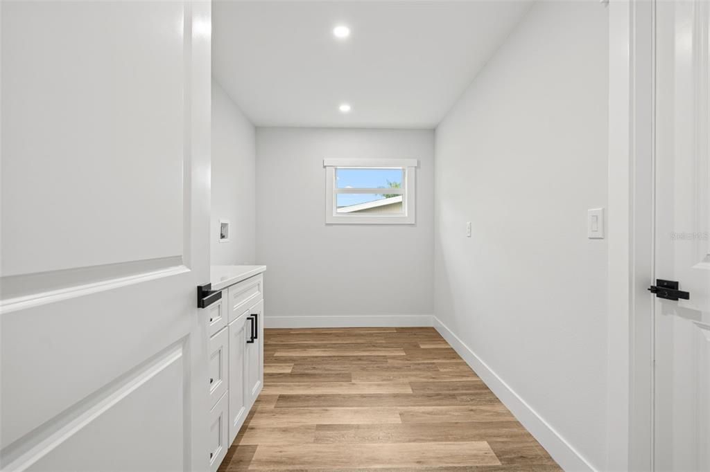 Active With Contract: $2,200 (3 beds, 2 baths, 2021 Square Feet)