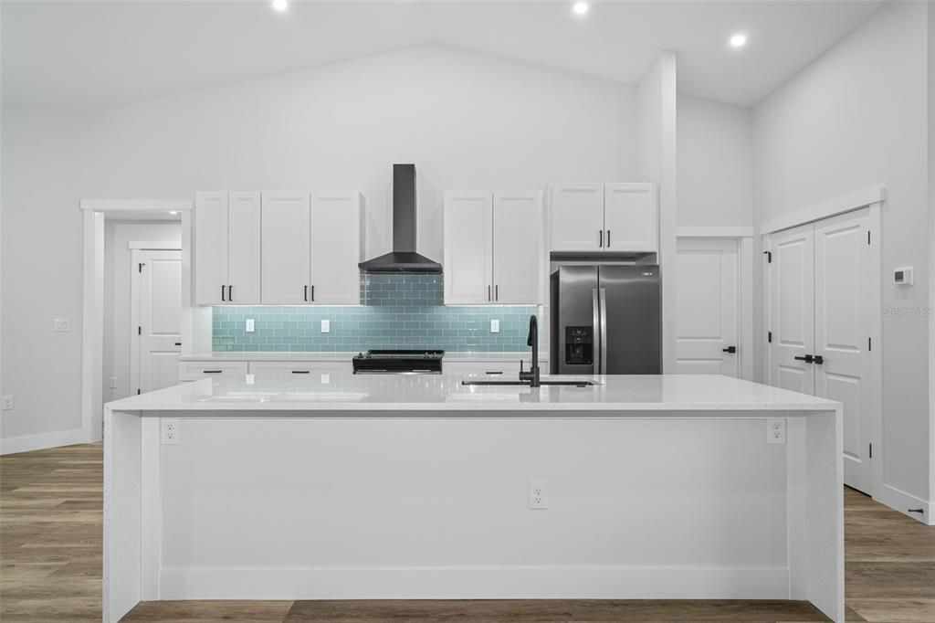 Active With Contract: $2,200 (3 beds, 2 baths, 2021 Square Feet)
