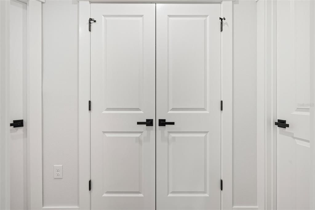 Active With Contract: $2,200 (3 beds, 2 baths, 2021 Square Feet)