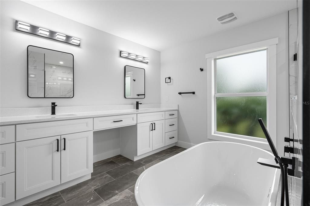 Active With Contract: $2,200 (3 beds, 2 baths, 2021 Square Feet)