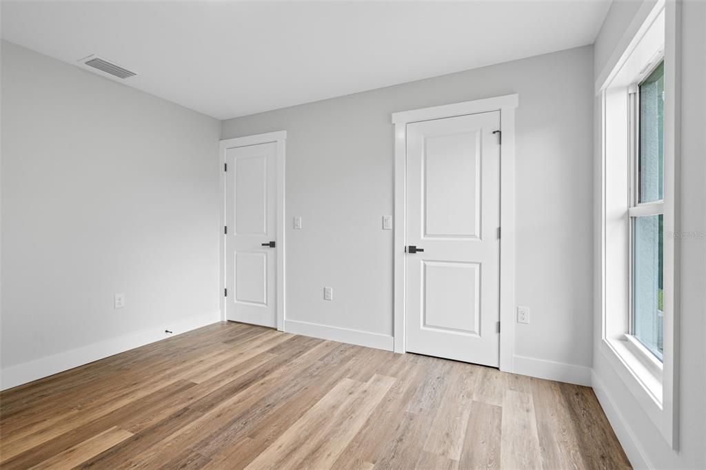 Active With Contract: $2,200 (3 beds, 2 baths, 2021 Square Feet)