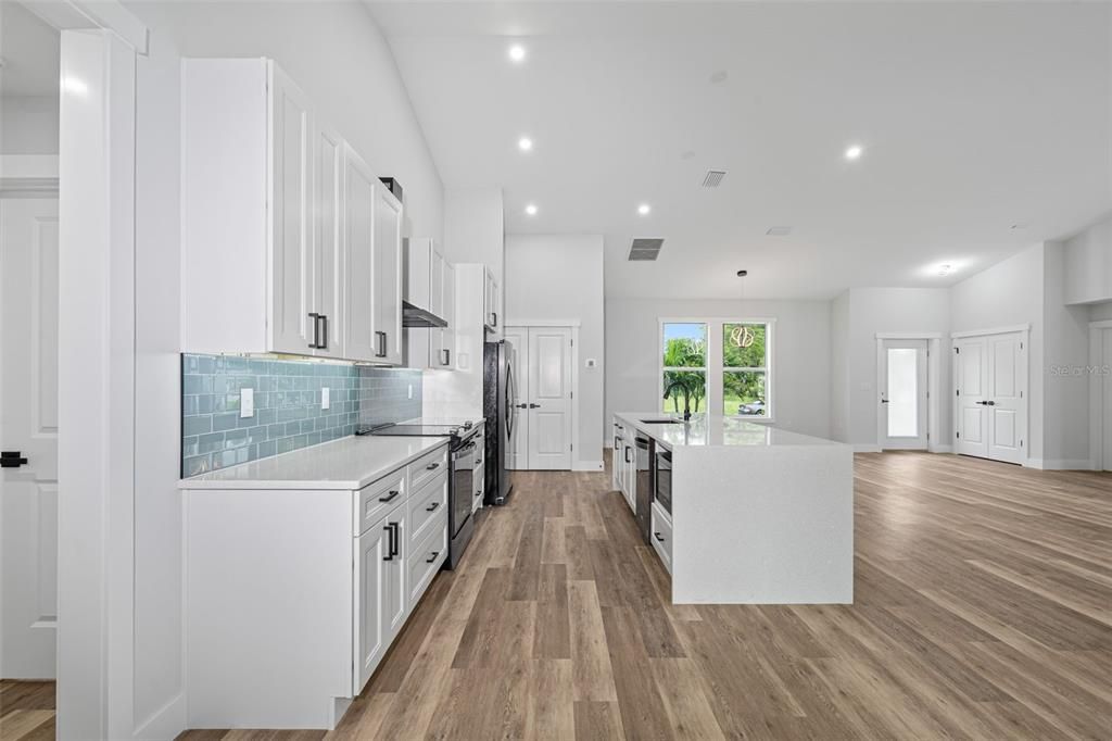 Active With Contract: $2,200 (3 beds, 2 baths, 2021 Square Feet)