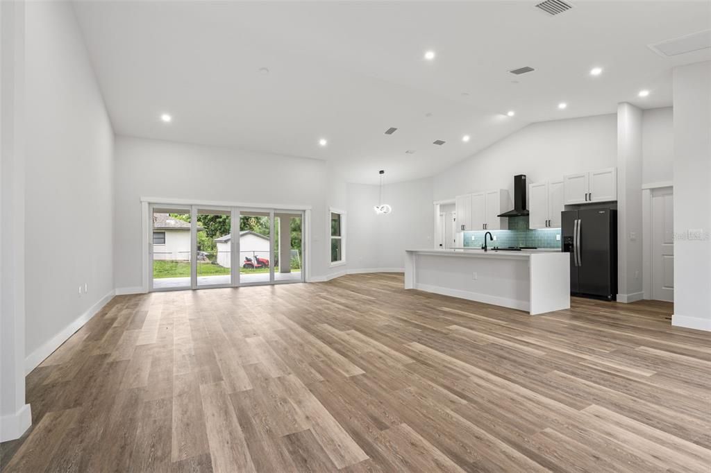 Active With Contract: $2,200 (3 beds, 2 baths, 2021 Square Feet)