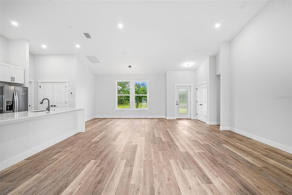 Active With Contract: $2,200 (3 beds, 2 baths, 2021 Square Feet)