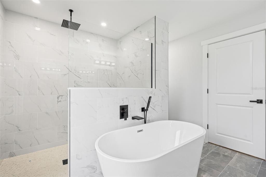 Active With Contract: $2,200 (3 beds, 2 baths, 2021 Square Feet)