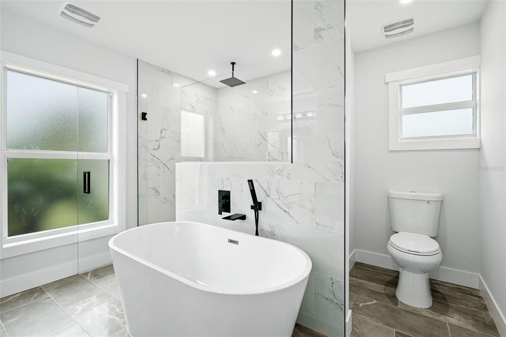 Active With Contract: $2,200 (3 beds, 2 baths, 2021 Square Feet)