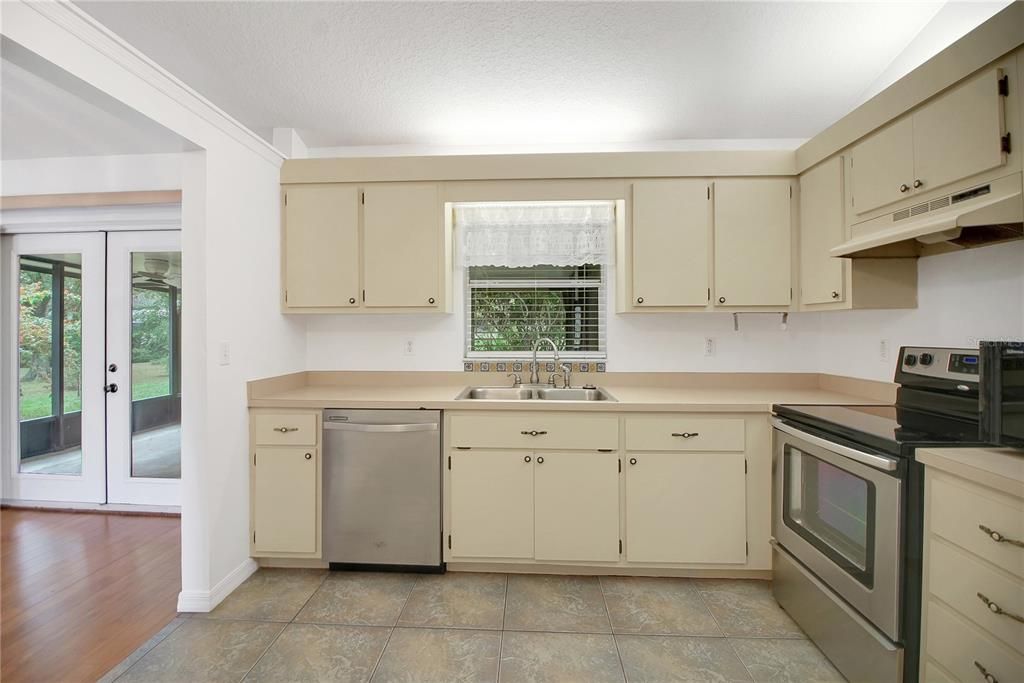 En Venta: $297,500 (3 camas, 2 baños, 1437 Pies cuadrados)