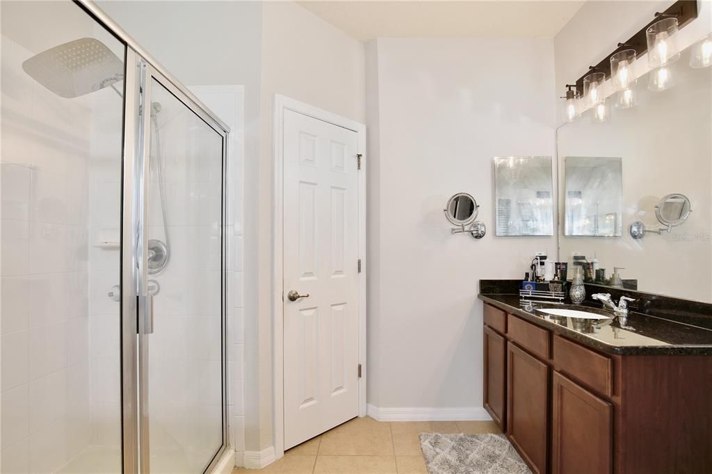 En Venta: $969,000 (6 camas, 4 baños, 4214 Pies cuadrados)