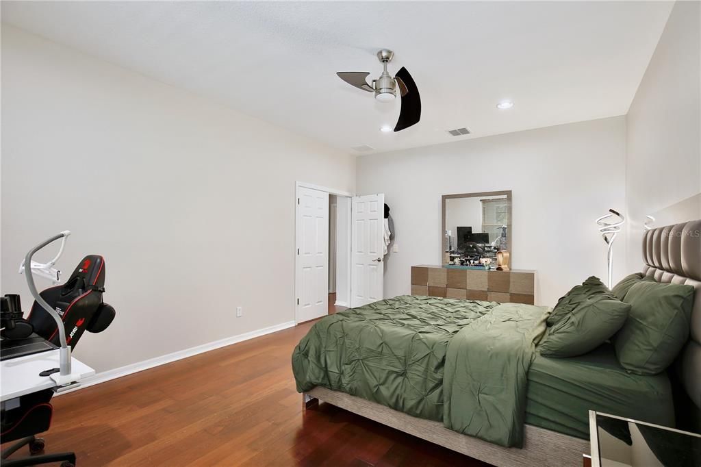 En Venta: $969,000 (6 camas, 4 baños, 4214 Pies cuadrados)