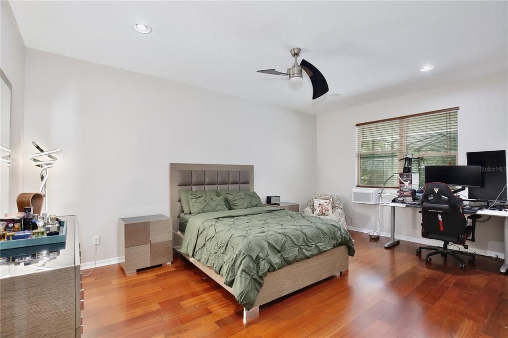 En Venta: $969,000 (6 camas, 4 baños, 4214 Pies cuadrados)