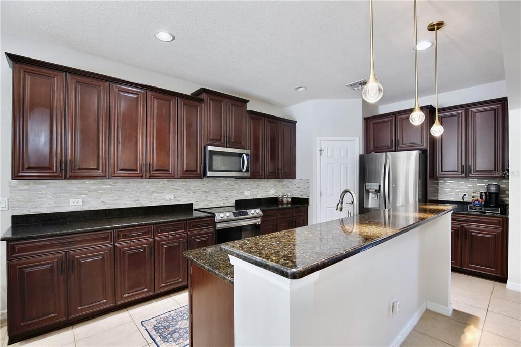 En Venta: $969,000 (6 camas, 4 baños, 4214 Pies cuadrados)