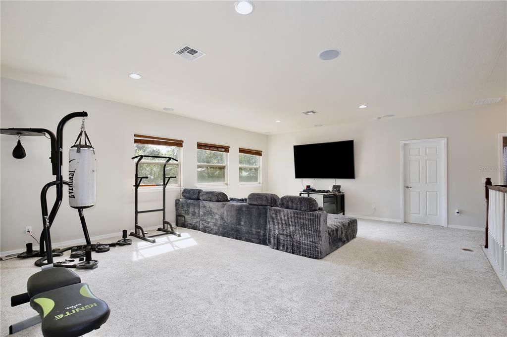 En Venta: $969,000 (6 camas, 4 baños, 4214 Pies cuadrados)