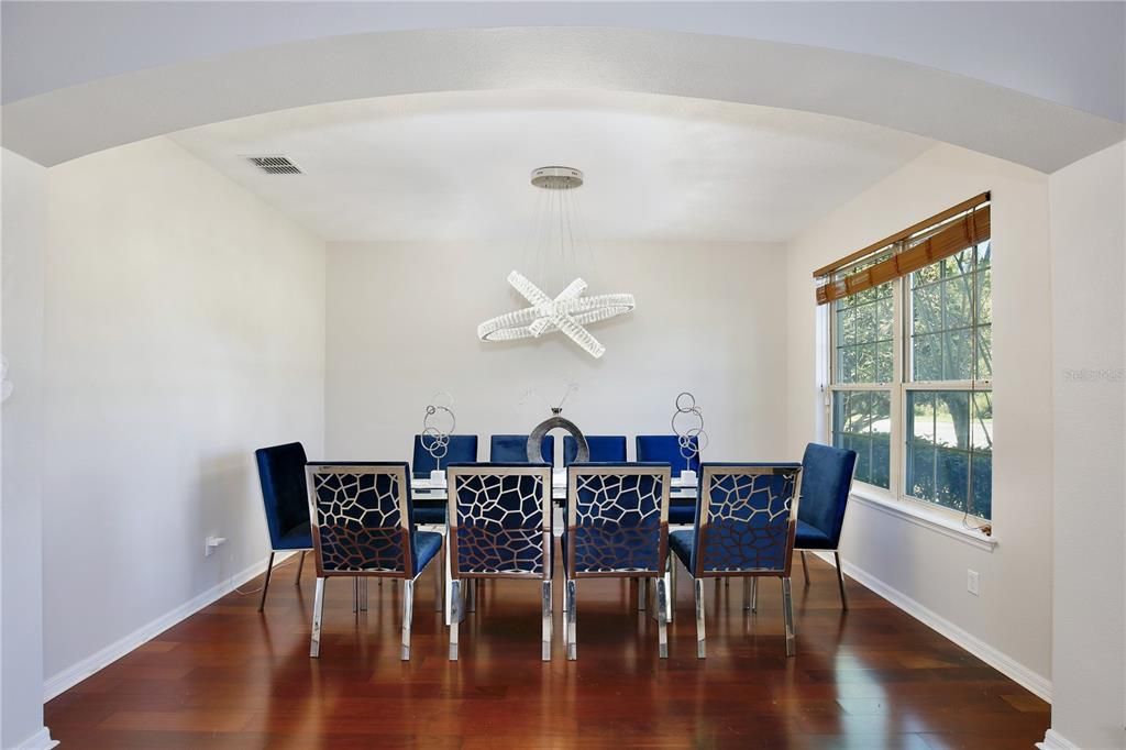 En Venta: $969,000 (6 camas, 4 baños, 4214 Pies cuadrados)