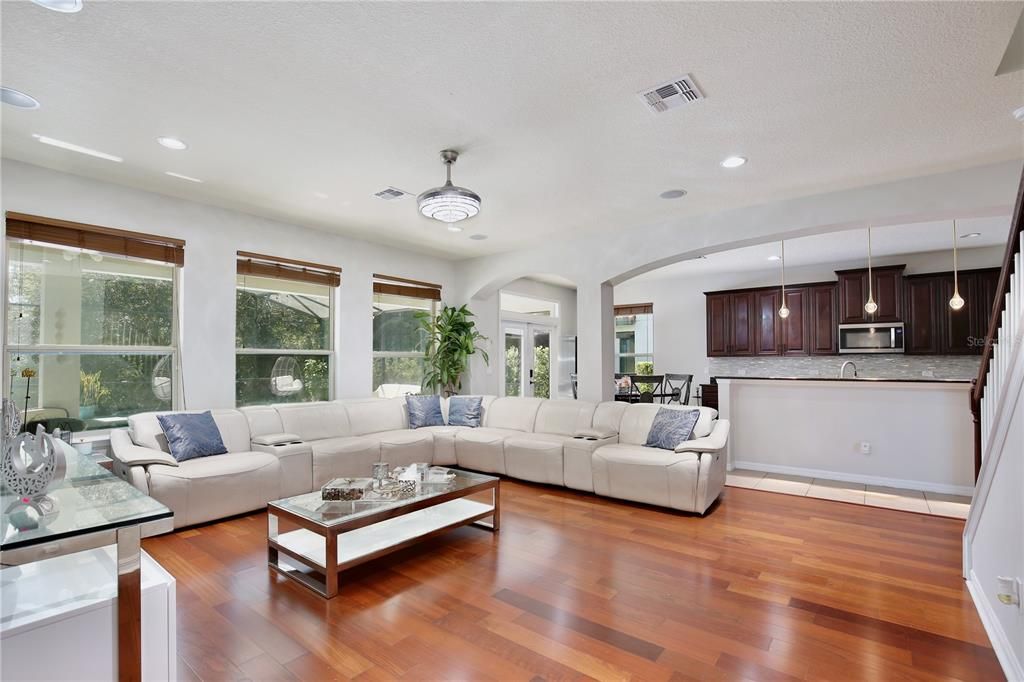 En Venta: $969,000 (6 camas, 4 baños, 4214 Pies cuadrados)