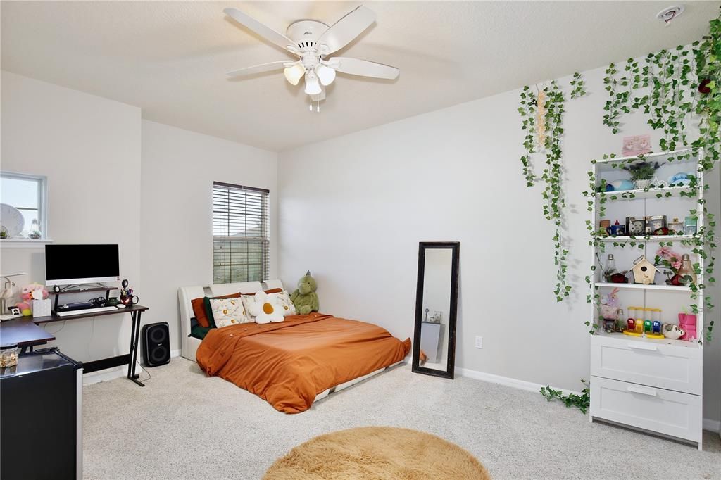 En Venta: $969,000 (6 camas, 4 baños, 4214 Pies cuadrados)