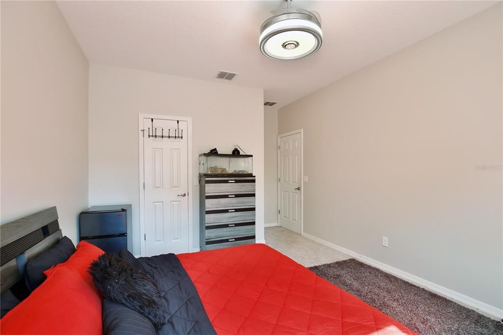 En Venta: $969,000 (6 camas, 4 baños, 4214 Pies cuadrados)